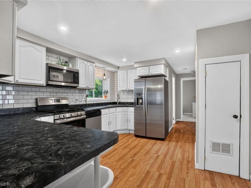 13772 Carlton Street, Burton, OH 44021 Photo 15