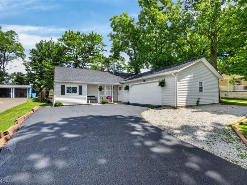13772 Carlton Street, Burton, OH 44021 Photo 2