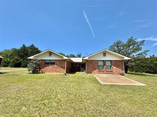 450 Woodbine Estates Road , Gainesville, TX 76240