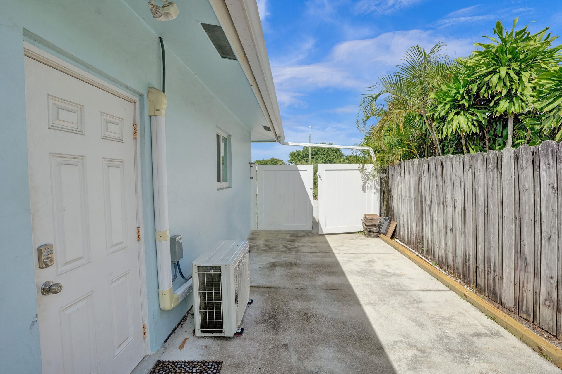 604 NE 25th Avenue, Pompano Beach, FL 33062 Photo