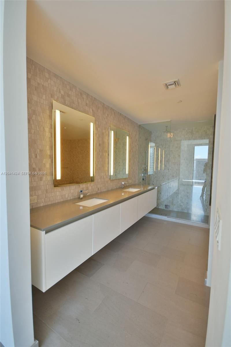88 SW 7th St, Unit 3309, Miami, FL 33130 Photo
