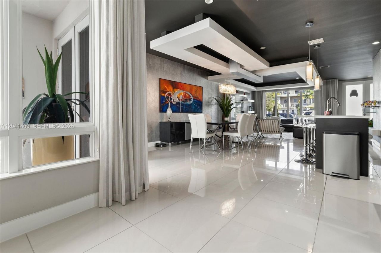 6306 NW 104th Path, Doral, FL 33178 Photo