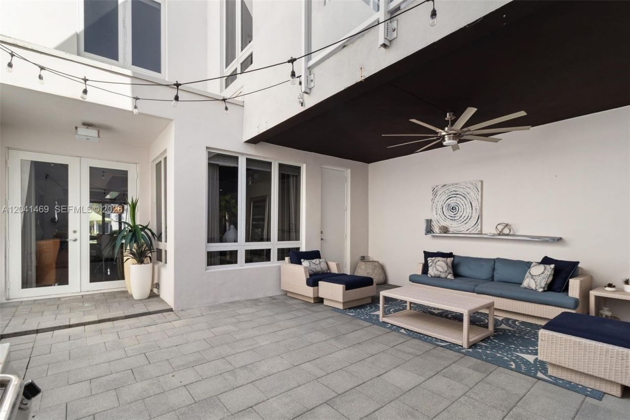 6306 NW 104th Path, Doral, FL 33178 Photo