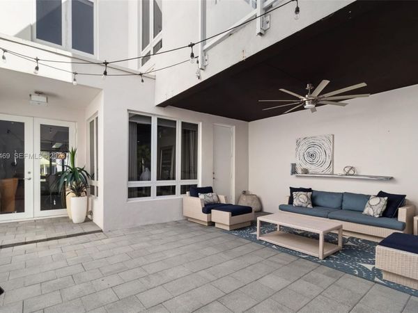 6306 NW 104th Path , Doral, FL 33178
