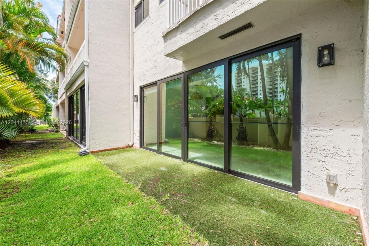 21387 Marina Cove Cir, Unit 12-F, Aventura, FL 33180 Photo