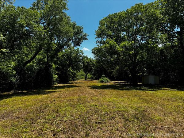 606 W 15th St , Tishomingo, OK 73460