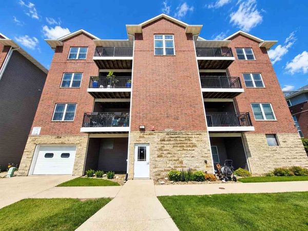 1092 Walnut Ave, Unit 216, Riverside, IA 52327