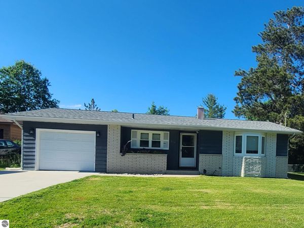 314 Michigan Avenue W, Oscoda, MI 48750