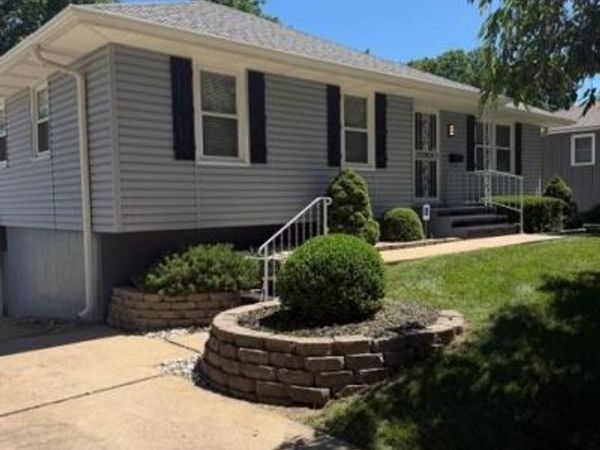 15218 E 33rd Street, Independence, MO 64055