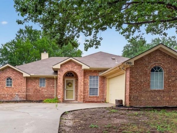 1901 Le Sage Court, Denton, TX 76208