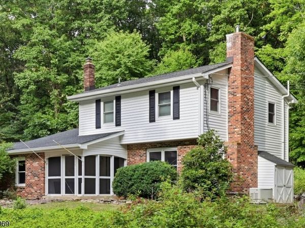 223 Beacon Hill Rd, Washington, NJ 07830