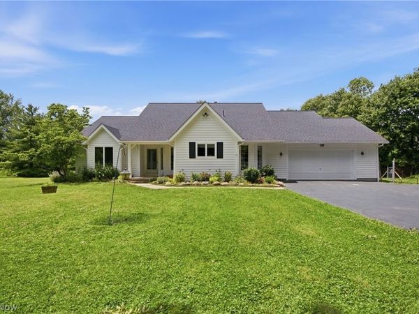 18330 Shaw Road , Chagrin Falls, OH 44023