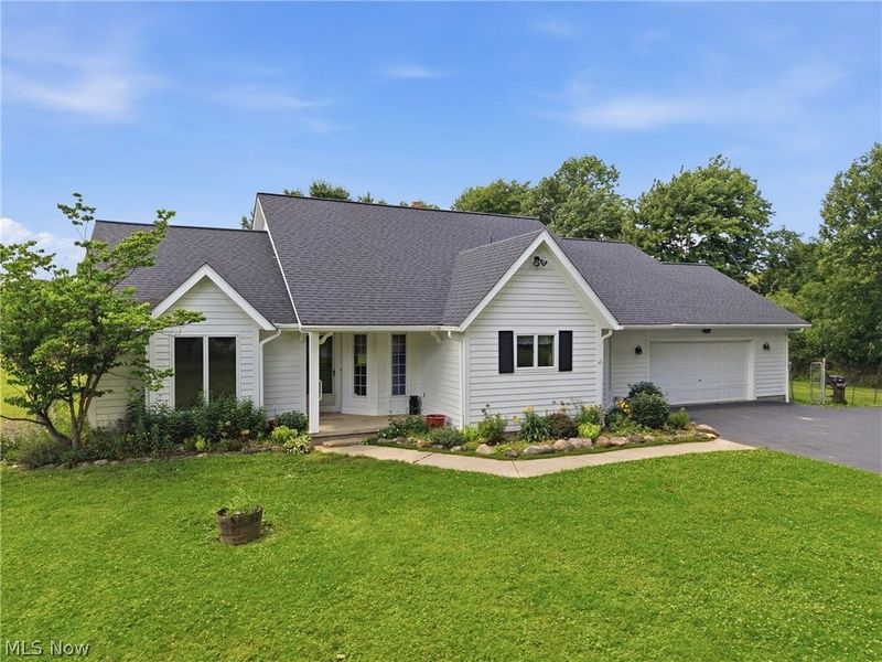 18330 Shaw Road, Chagrin Falls, OH 44023 Photo 2