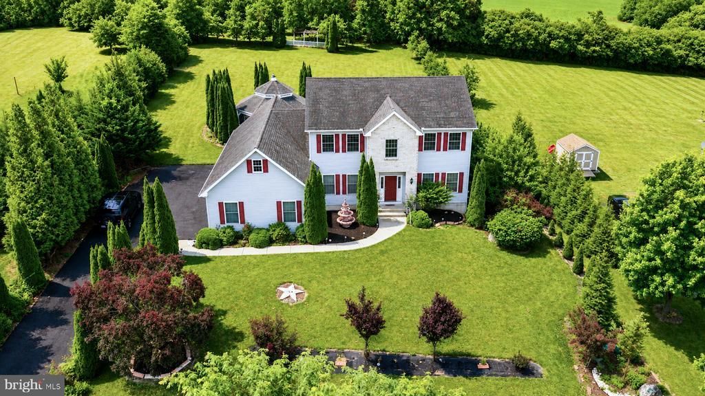 2760 NEW ENGLAND DRIVE, NAZARETH, PA 18064