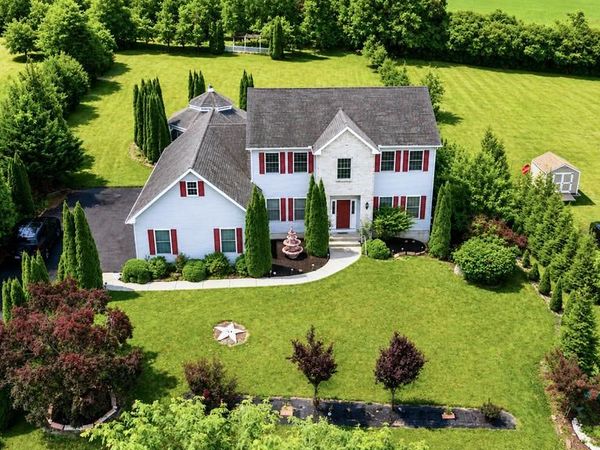 2760 NEW ENGLAND DRIVE , NAZARETH, PA 18064