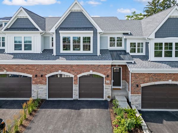 139 Harding Court , Glen Ellyn, IL 60137