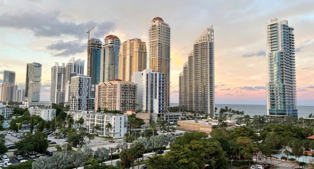 230 174th St, Unit 2307, Sunny Isles Beach, FL 33160 Photo