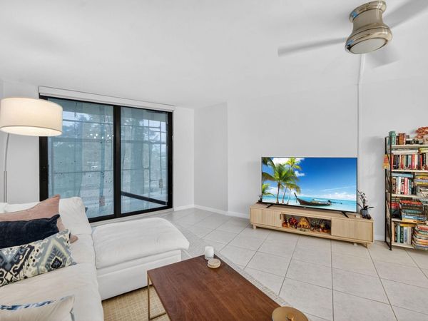 3900 N Hills Drive, Unit 306, Hollywood, FL 33021