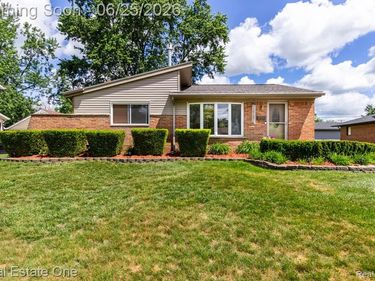 220 Winry Drive, Rochester Hills, MI 48307