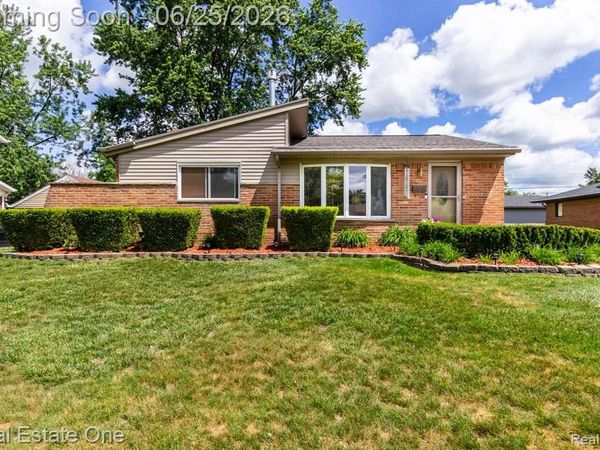 220 Winry Drive, Rochester Hills, MI 48307