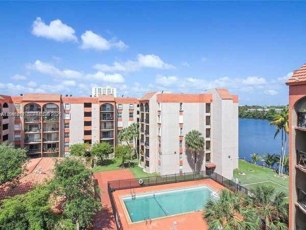 5199 NW 7th St , Unit 111, Miami, FL 33126