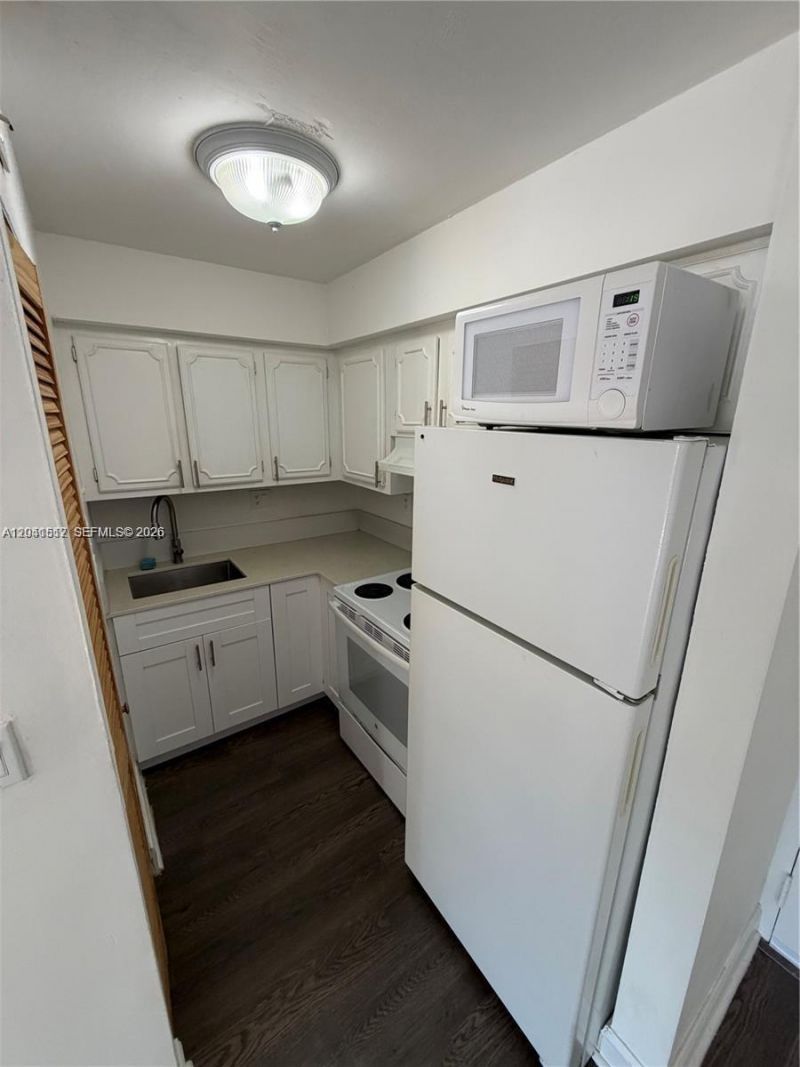 5199 NW 7th St, Unit 111, Miami, FL 33126 Photo