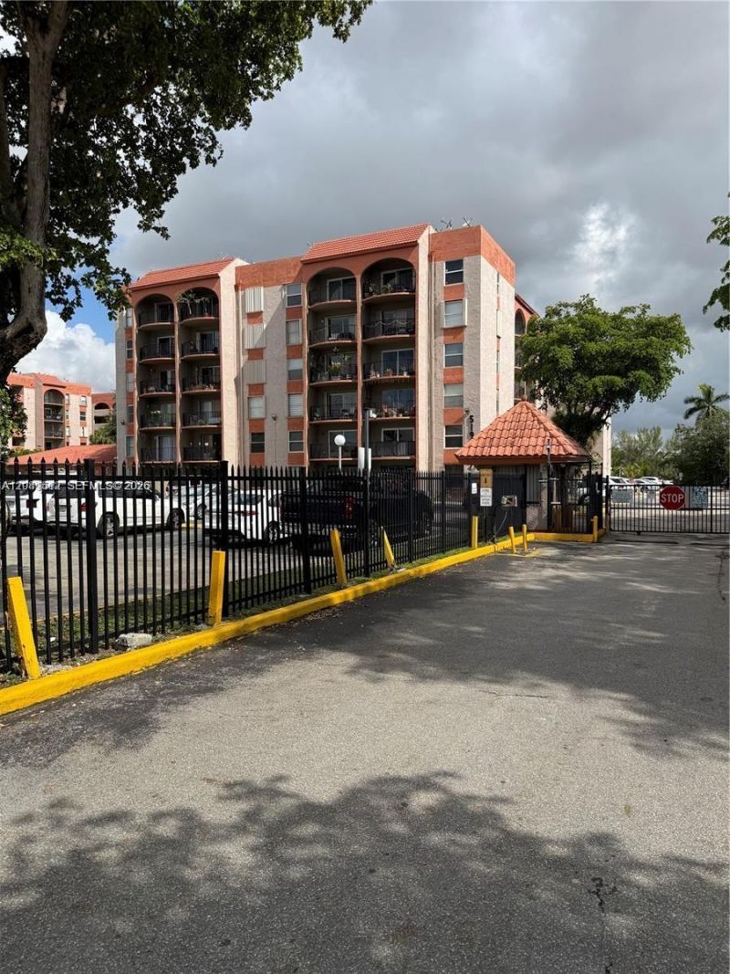 5199 NW 7th St, Unit 111, Miami, FL 33126 Photo