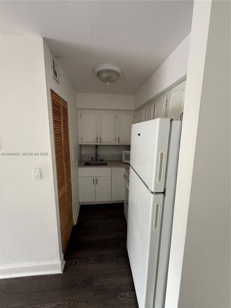 5199 NW 7th St, Unit 111, Miami, FL 33126 Photo
