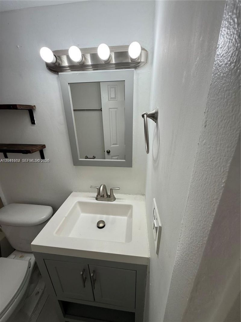 5199 NW 7th St, Unit 111, Miami, FL 33126 Photo