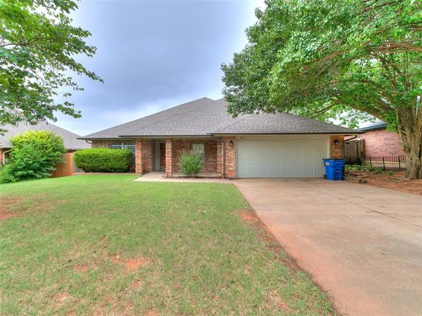 329 E Twelve Oaks Terrace, Mustang, OK 73064