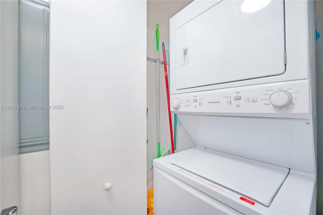 325 S Biscayne Blvd, Unit 3921, Miami, FL 33131 Photo