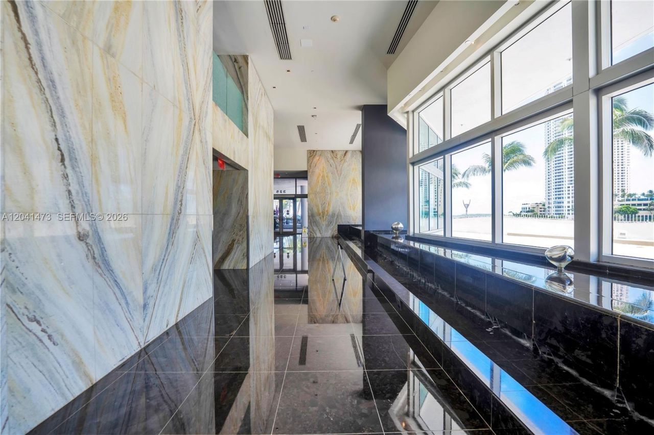 325 S Biscayne Blvd, Unit 3921, Miami, FL 33131 Photo