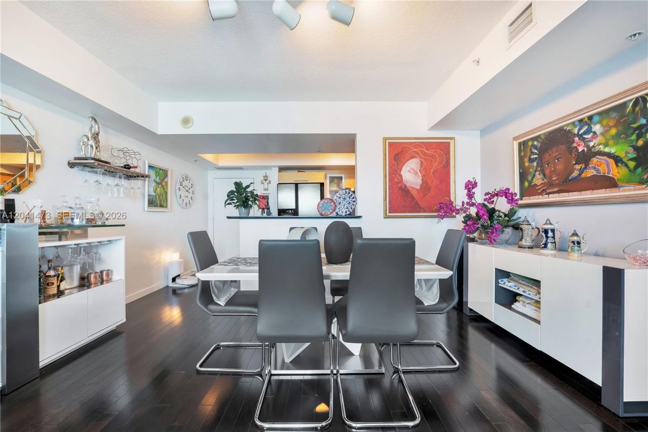 325 S Biscayne Blvd, Unit 3921, Miami, FL 33131 Photo
