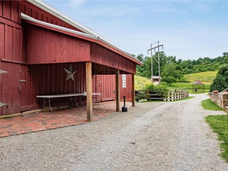 2665 Sub Station Road NE, New Philadelphia, OH 44663 Photo 3