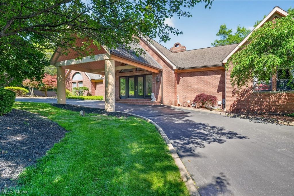 6145 Pebble Beach Court, Canfield, OH 44406