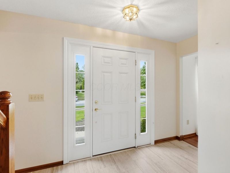 6137 Holywell Drive, Dublin, OH 43017 Photo 3