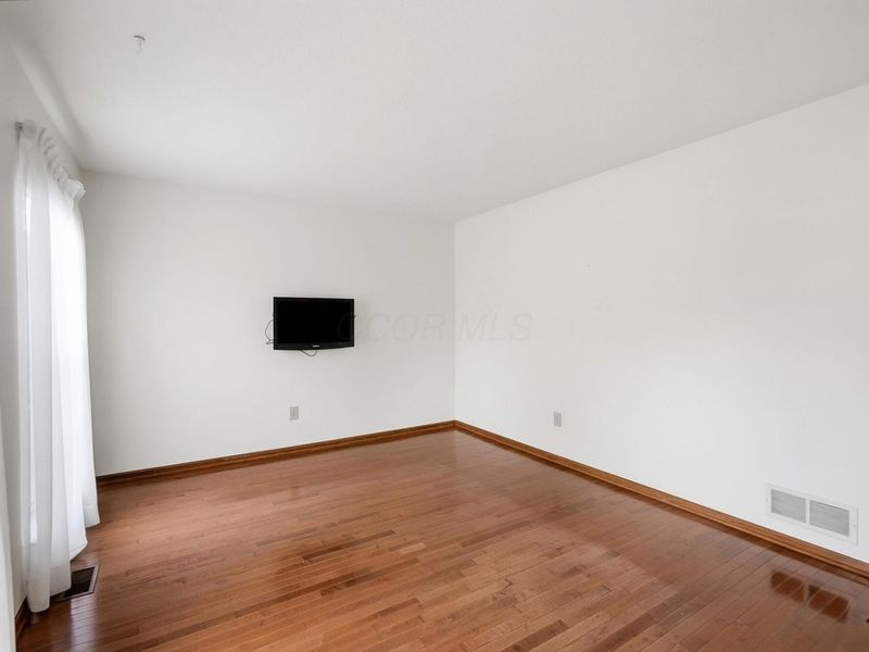 6137 Holywell Drive, Dublin, OH 43017 Photo 5