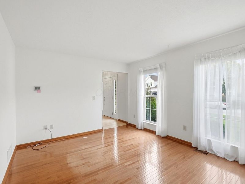 6137 Holywell Drive, Dublin, OH 43017 Photo 6