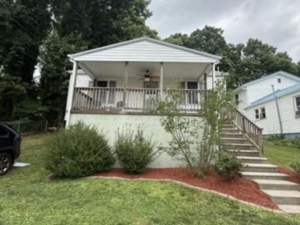 210 Highlawn Park Ave, OAK HILL, WV 25901
