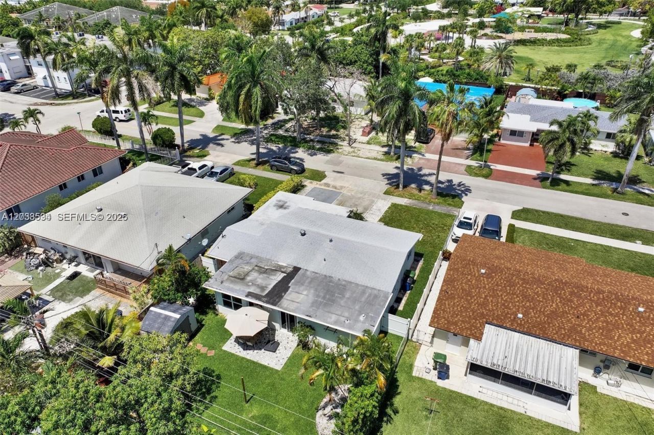 814 NE 4th St , Hallandale Beach, FL 33009 Photo