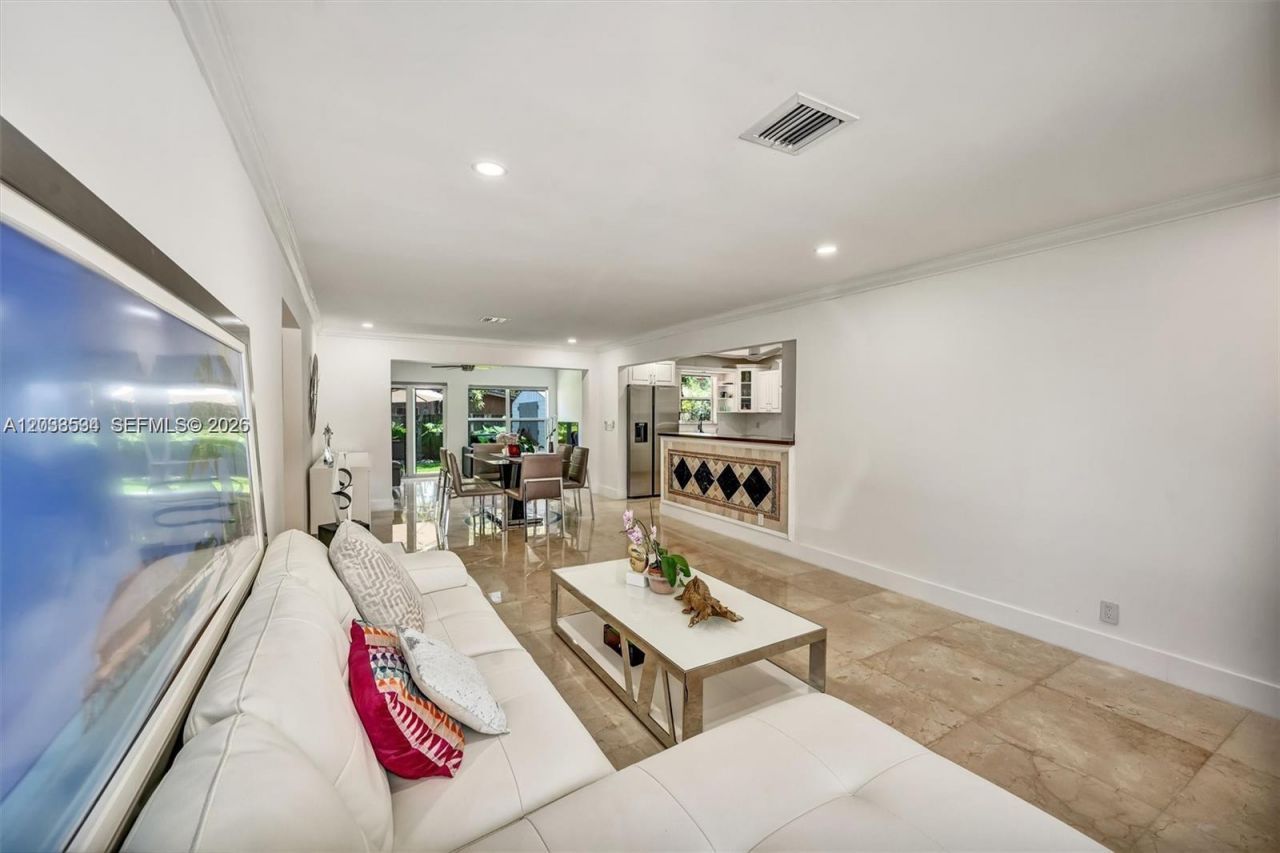 814 NE 4th St , Hallandale Beach, FL 33009 Photo