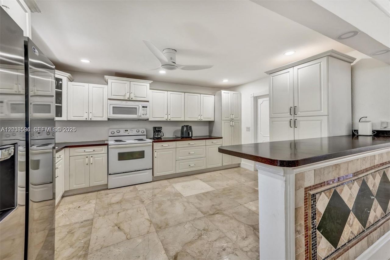 814 NE 4th St , Hallandale Beach, FL 33009 Photo