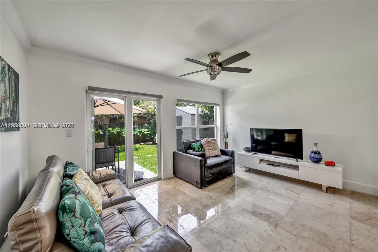 814 NE 4th St , Hallandale Beach, FL 33009 Photo