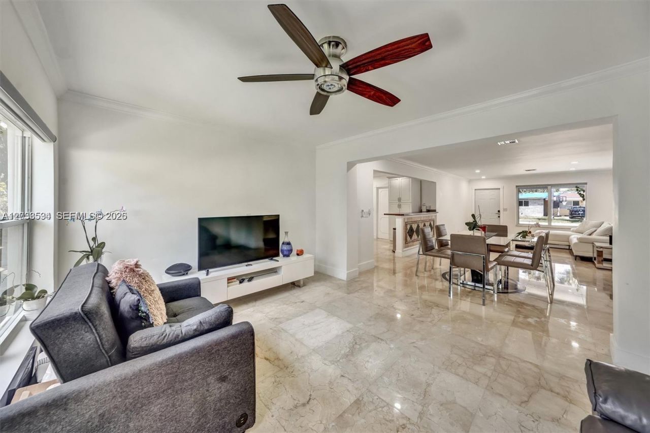 814 NE 4th St , Hallandale Beach, FL 33009 Photo