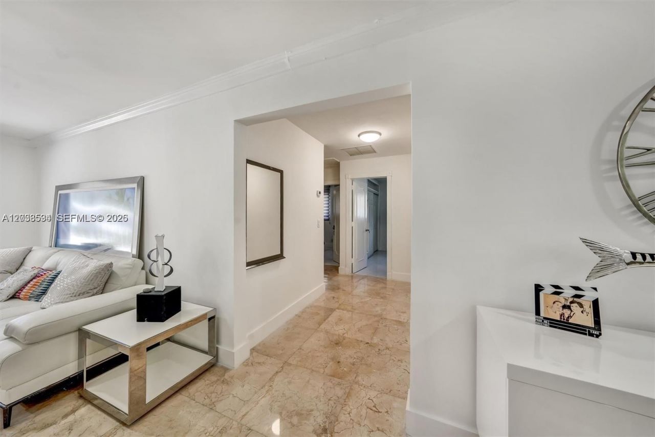 814 NE 4th St , Hallandale Beach, FL 33009 Photo