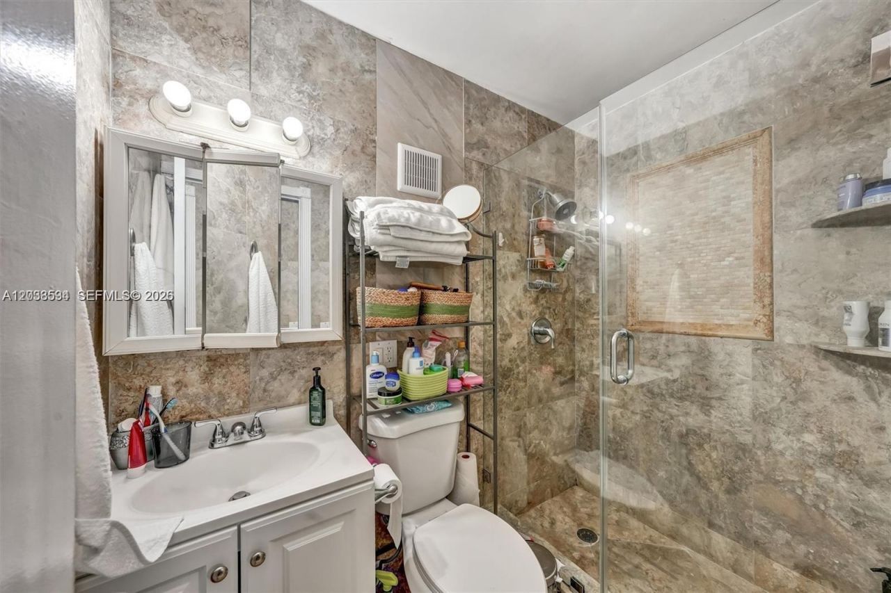 814 NE 4th St , Hallandale Beach, FL 33009 Photo