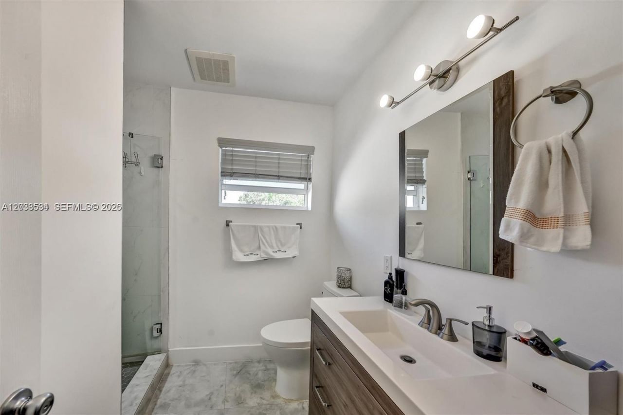 814 NE 4th St , Hallandale Beach, FL 33009 Photo