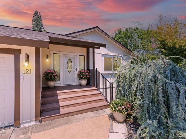 121 Prospector Ct, Folsom, CA 95630
