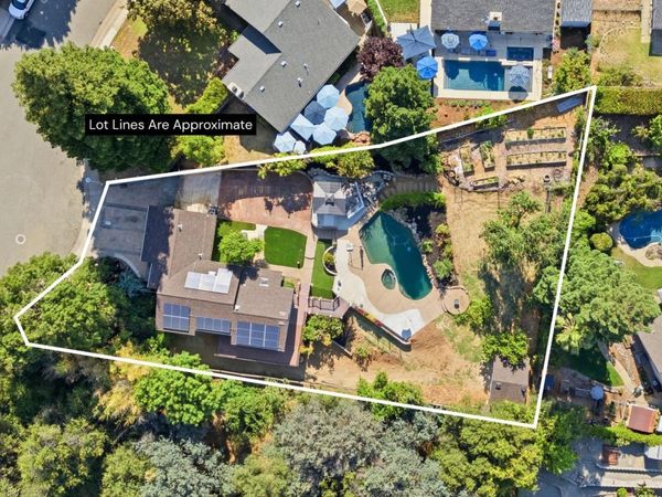 121 Prospector Ct, Folsom, CA 95630