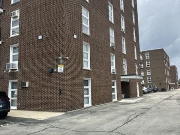7229 W Higgins Avenue, Unit 504, Chicago, IL 60656